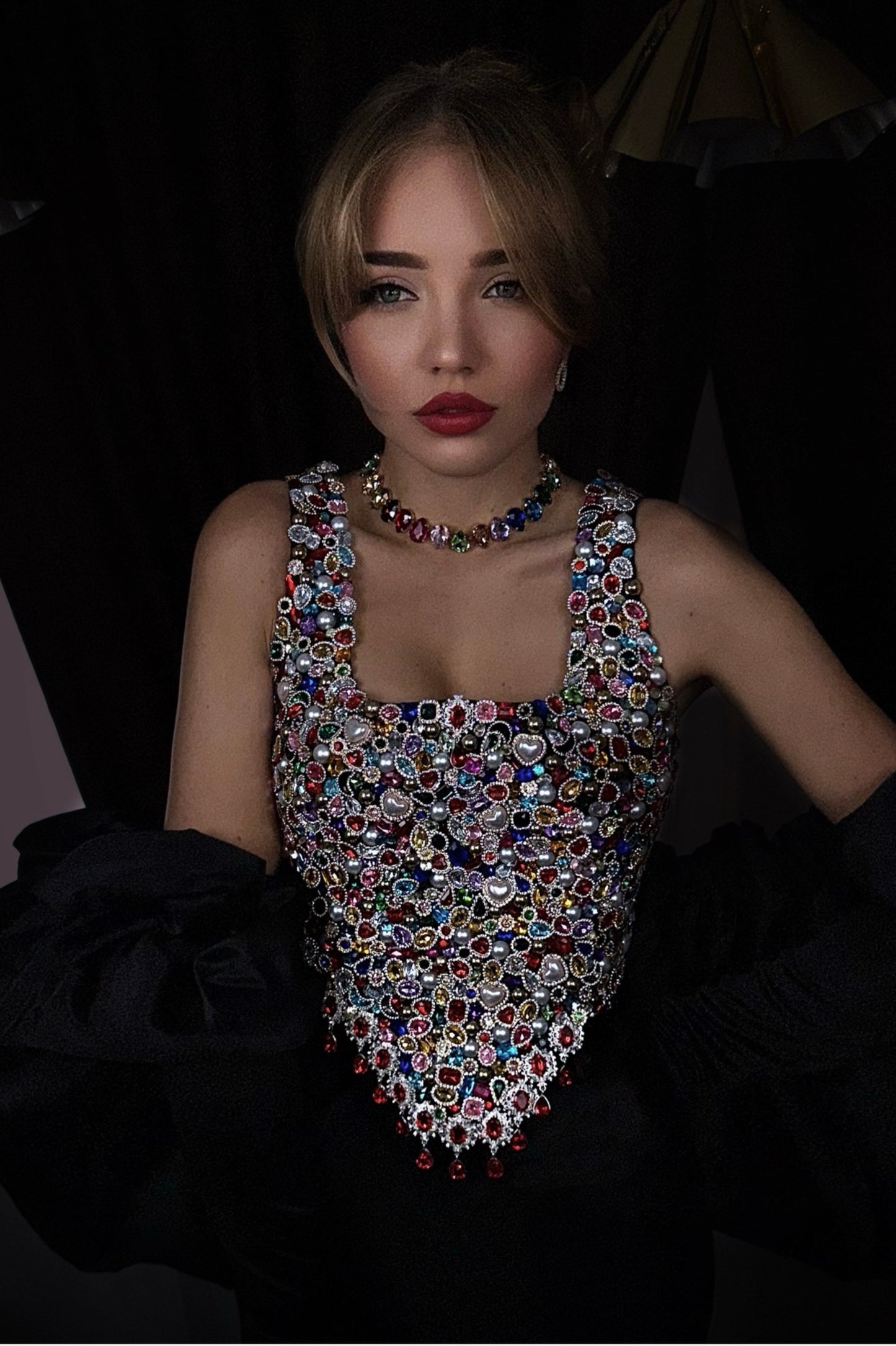 LOOK 4 (Corset, Skirt, Cape, Gloves, Collier)