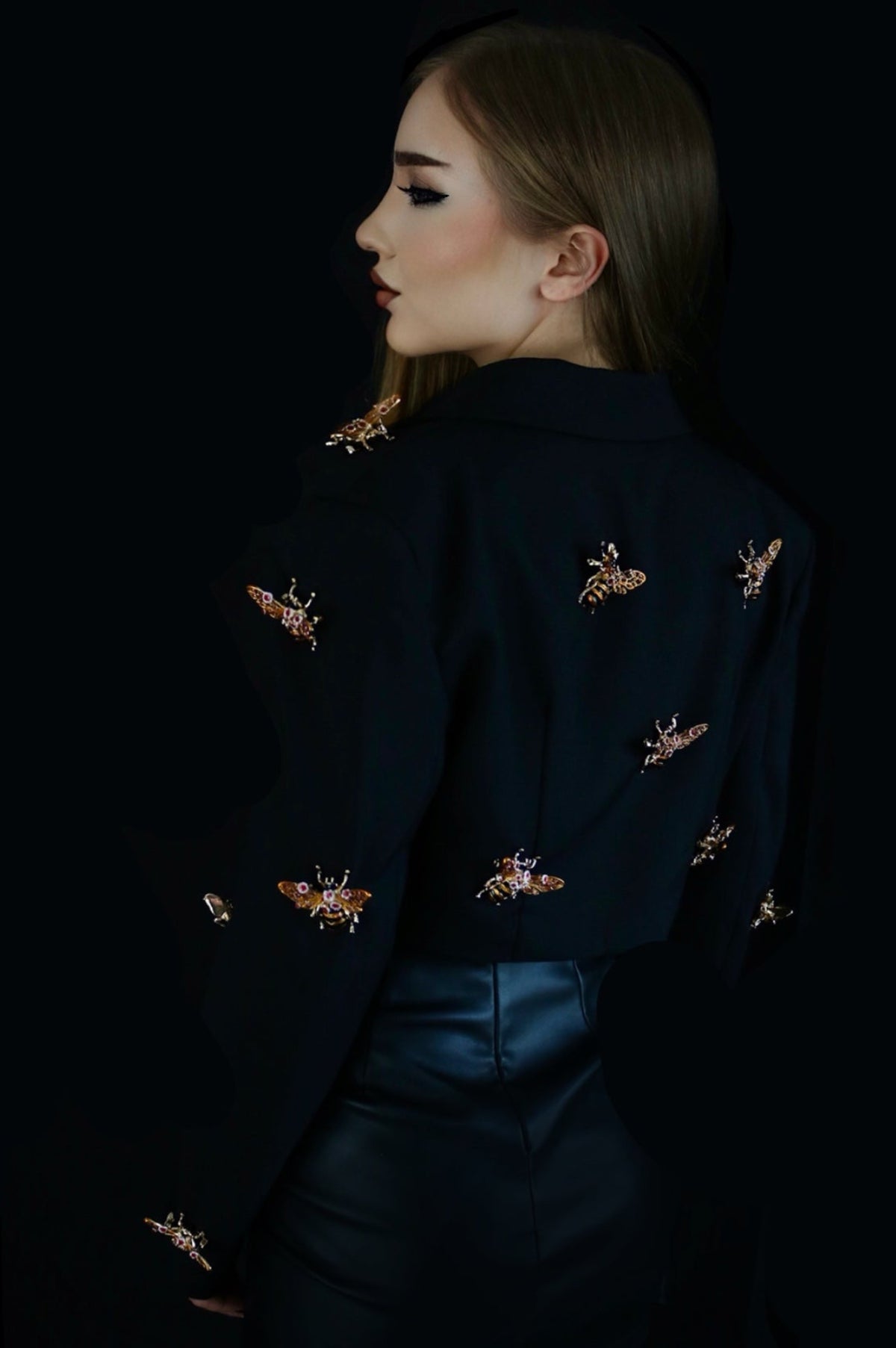 BELLA BEE SHORT BLAZER